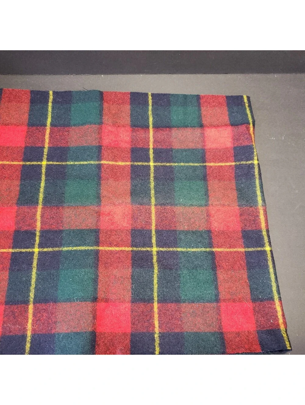 Pendleton 100% Virgin Wool Scarf Red Green Blue Plaid Tartan Fringe USA 51x12